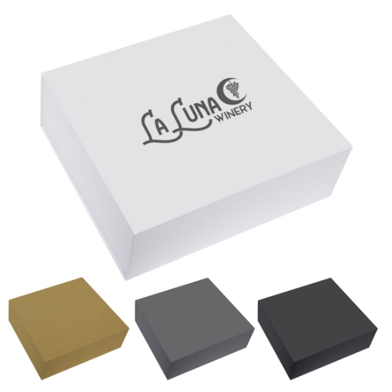 Picture of 15" W X 12" Magnetic Closure Gift Box